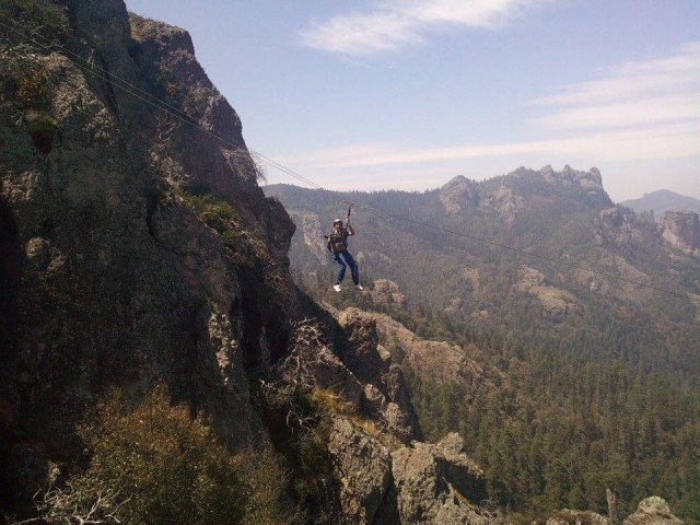 Bajando por la tirolina