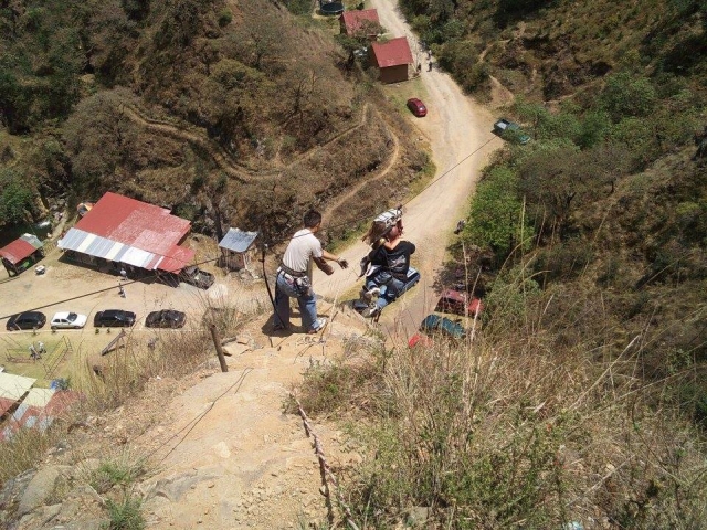 Tirolina sobre rio del Milagro