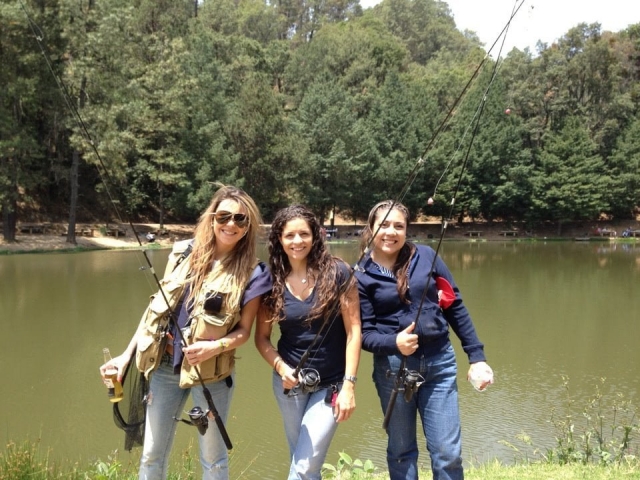 Chicas pescando