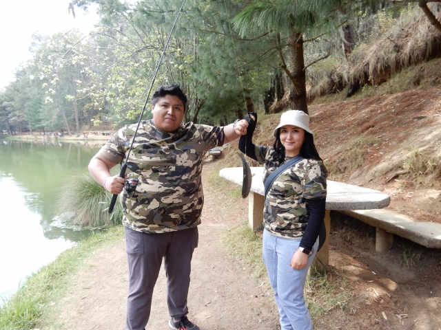 Pareja pescando