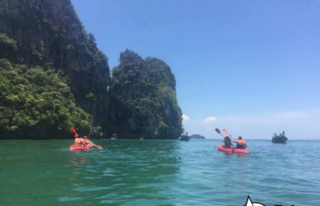 Mira el agua cristalina