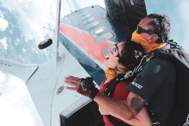 Saltando de la avioneta