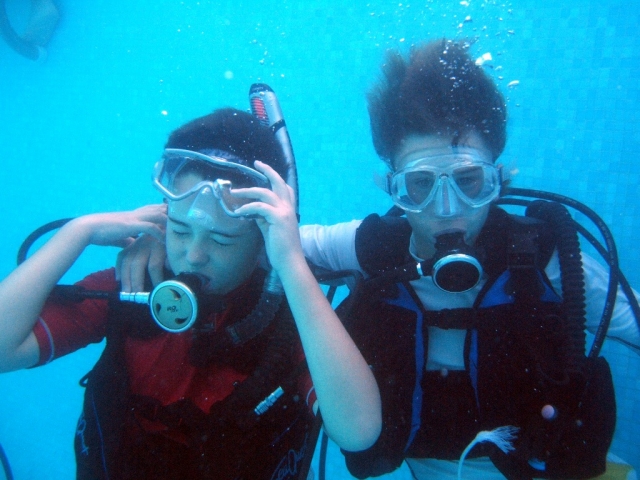 Buceo niños, los cuates bajo el agua 