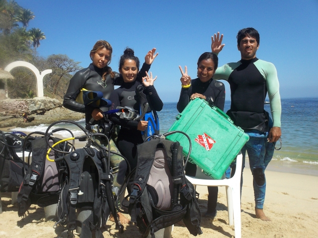 Equipo de Mismaloya Dive Maters.