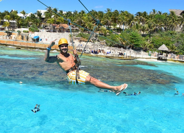 Cicuito tirolina en isla