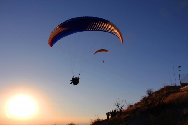 volando en el atardecer Puebla