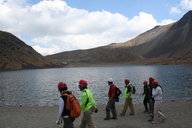 Caminando por la laguna del sol