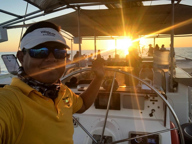 Navegando al atardecer