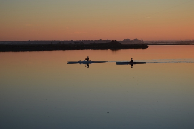 Canoas al atardecer