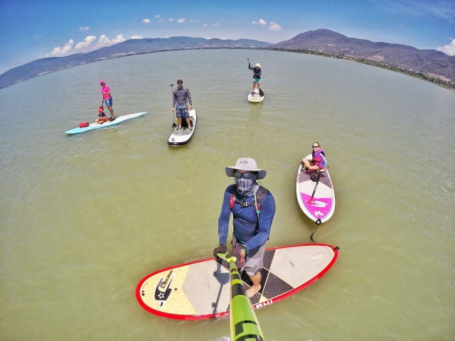 Recorre el lago de chapala en sup