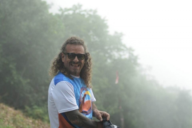 Cara de emoción antes de volar en parapente