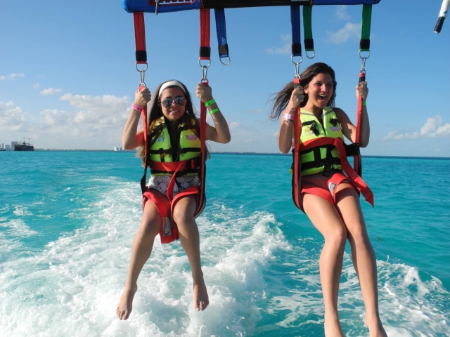 e-19653216-parasail-114751732936459.jpg