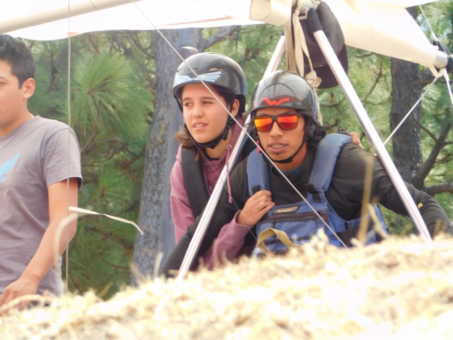 Junto al monitor a punto de volar