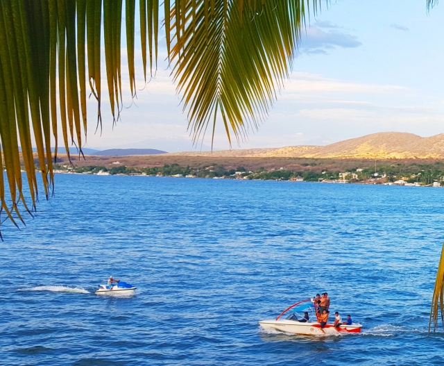 Paseo en barco por el mar
