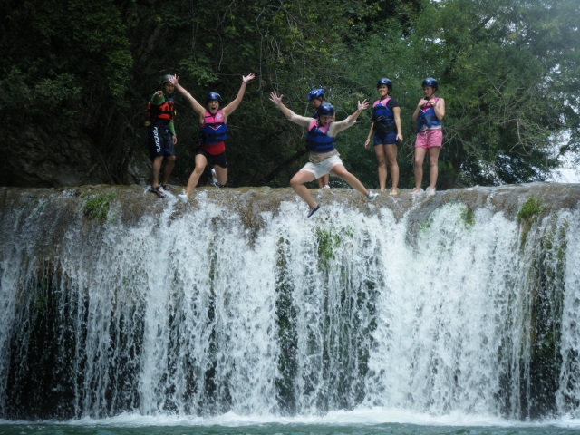 Salto de cascada en Micos