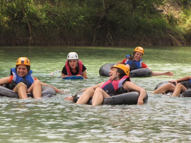 Ven a descubrir la diversión del tubing