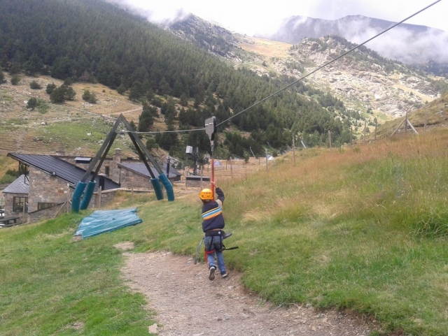 Frenando al final de la tirolina