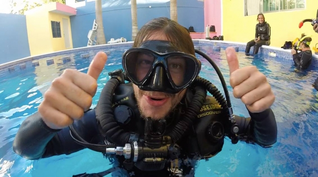 Clases practicas en la piscina