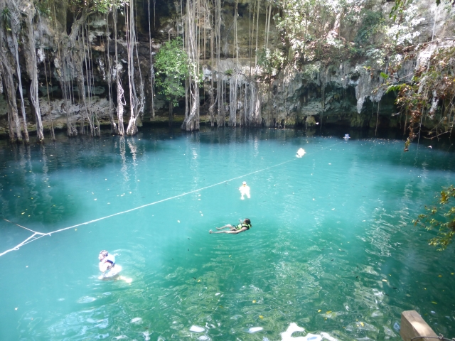 rappel dentro del cenote