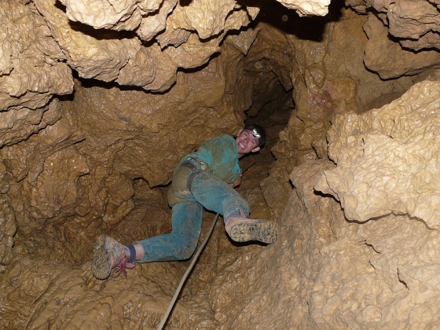Decendiendo a las cuevas 