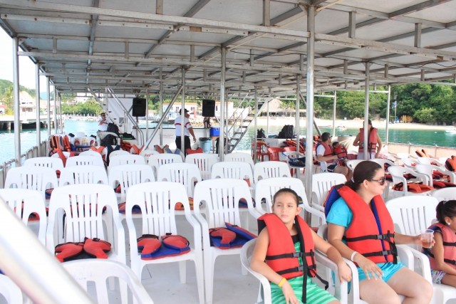 paseo a 5 bahías en catamaran 