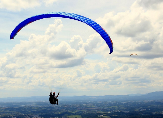Vuelo en varios parapente