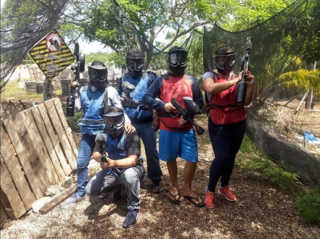 Preparados para la partida de paintball