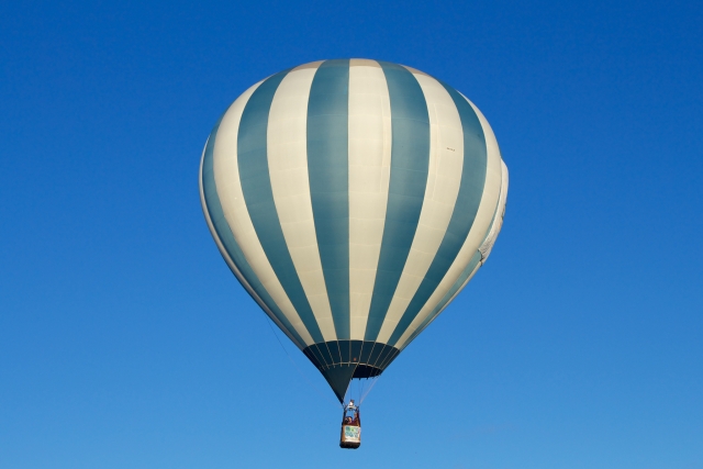 ascendiendo en globo