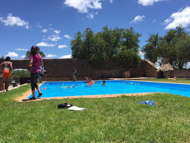 Con el kayak en la piscina