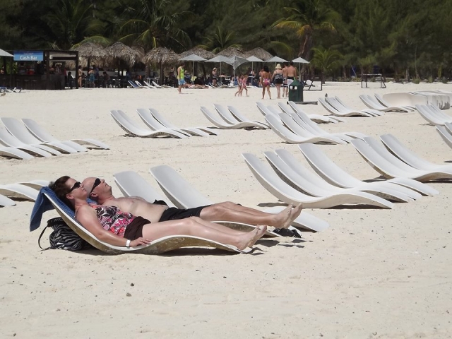 Coge el sol sin preocupacion alguna