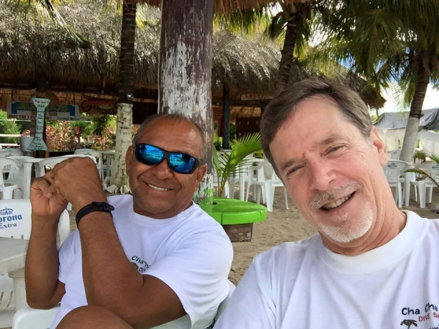 El monitor y un visitante