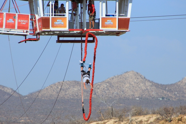 Siente la adrenalina del salto en puenting