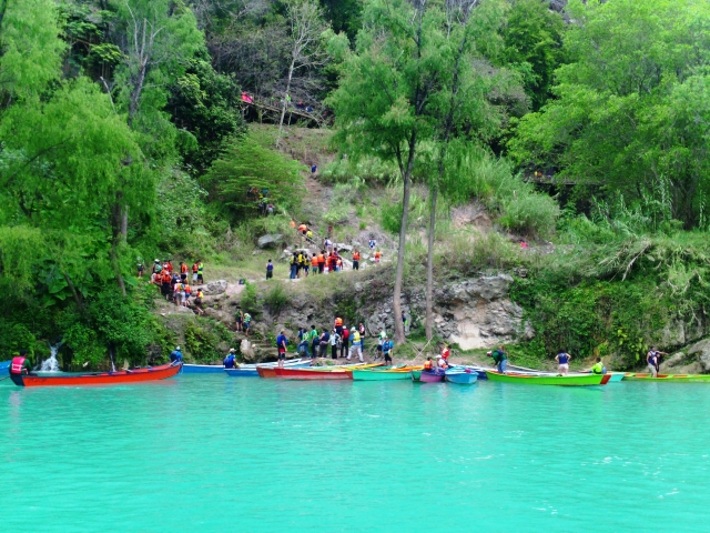 Canoa huasteca a la Cascada de Tamul