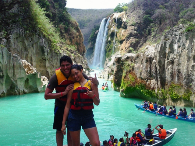 Cascada de Tamul en canoa huasteca
