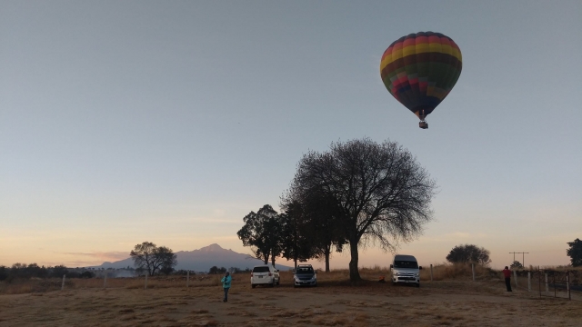 Paisaje con globo aerostático