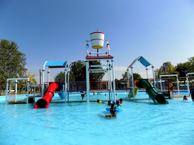 Toboganes y atracciones