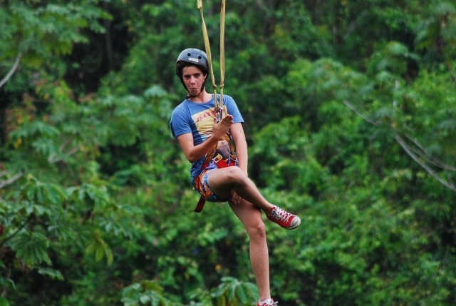 Diversión en la tirolina