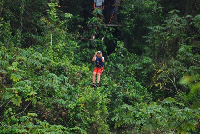 Adrenalina máxima al volar con nuestras tirolesas