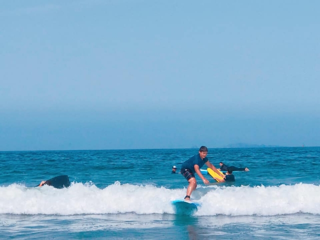 Surfeando en mar de cortés
