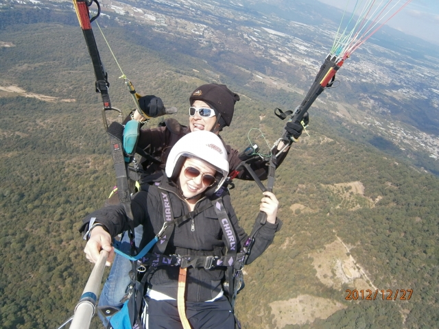 Sujetate fuerte