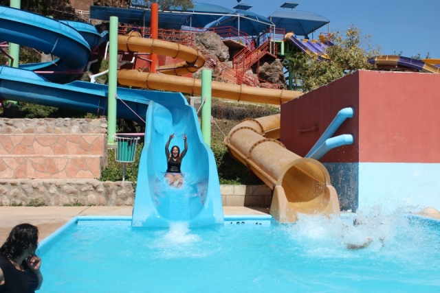 Al agua desde el tobogan
