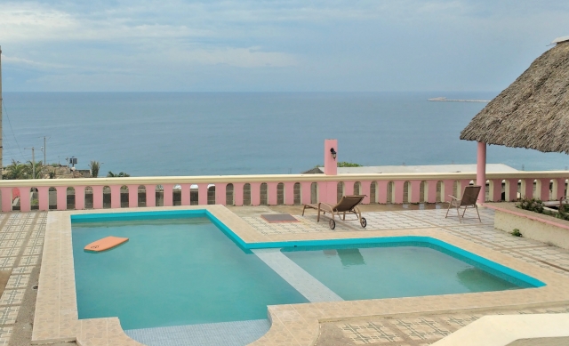 Metete en la piscina