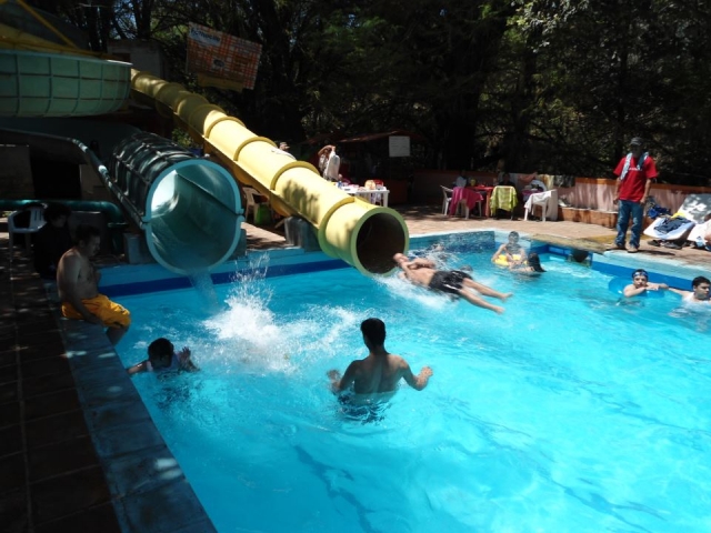 Albercas y toboganes de adultos