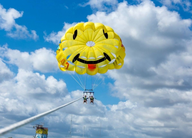 Vuelo en parascending sobre Cancun