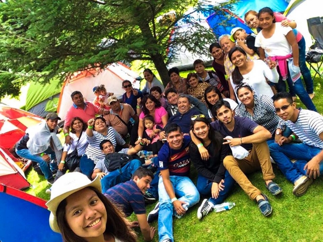 Todo el campamento junto