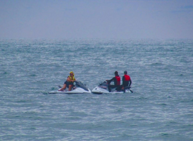 Encuentro de dos motos de agua
