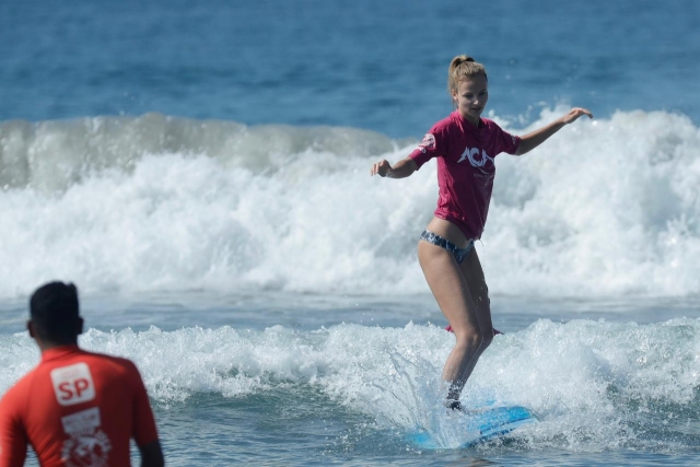 Acrobacias surfeando