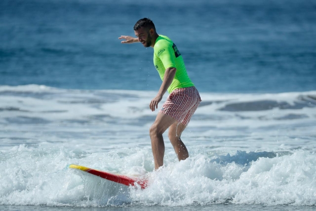 Surf en Acapulco playa revolcadero