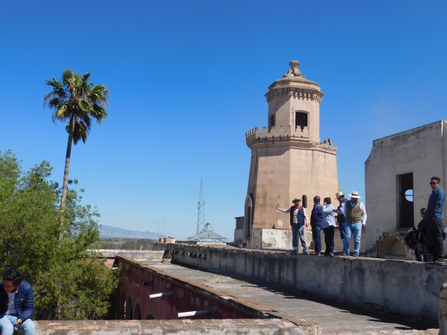 admirando el maravilloso patrimonio local