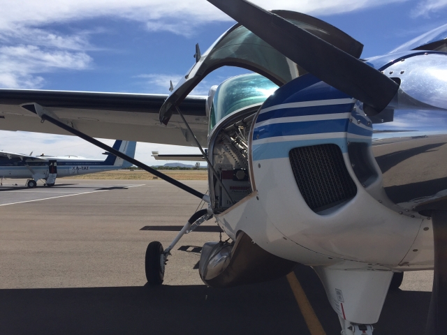 Avioneta en la pista